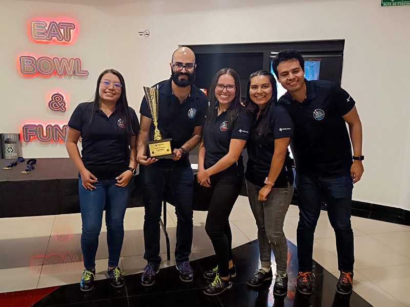 ¿Tengo que ser bueno jugando boliche para unirme a una liga?